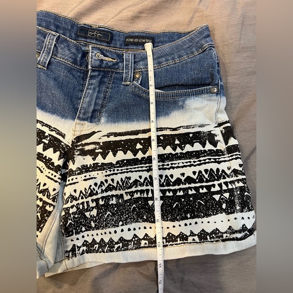 Jessica Simpson Forever Low Rise Jean Shorts Size 28 - Picture 4 of 7